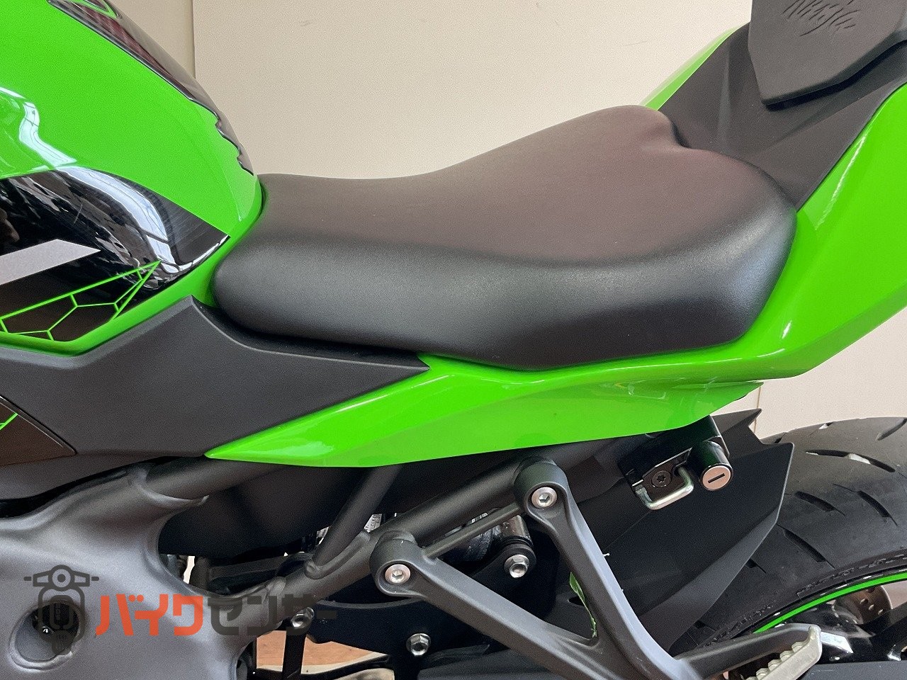 カワサキ Ninja ZX-25R SE 2021年モデル！シングルシートカバー装備