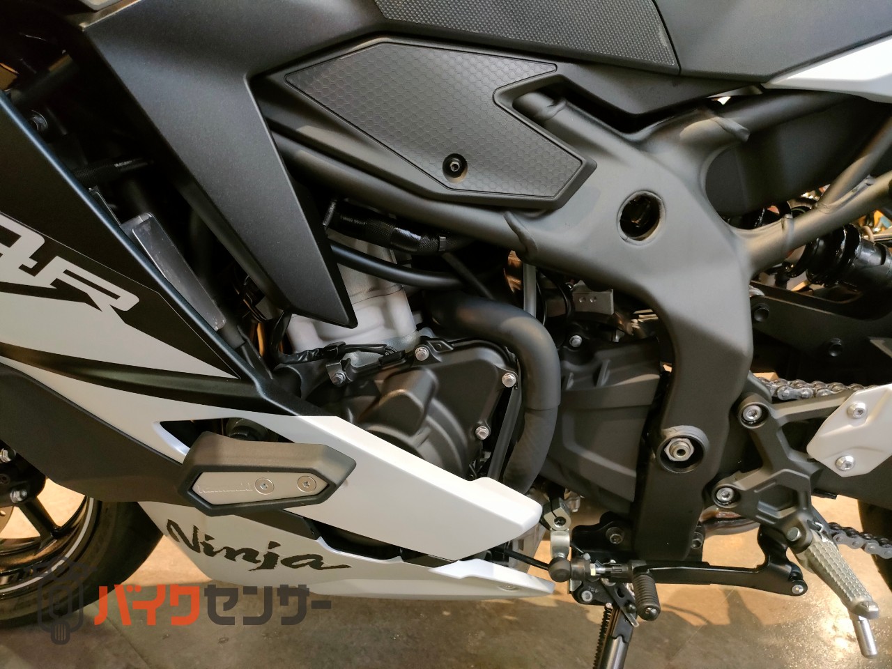 カワサキ Ninja ZX-4R SE 2025年モデル 認定中古車 フェンダーレス USB