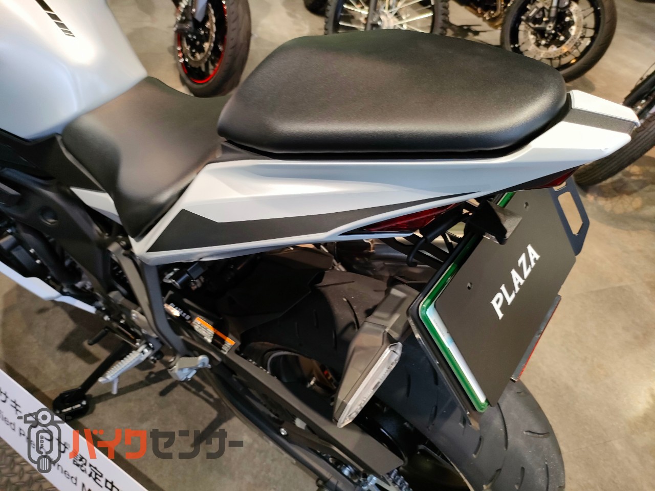 カワサキ Ninja ZX-4R SE 2025年モデル 認定中古車 フェンダーレス USB