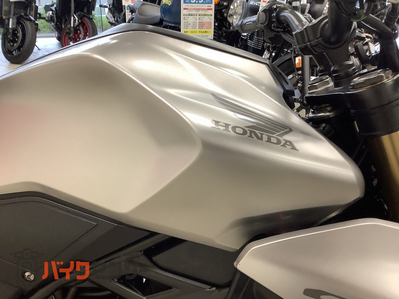 ホンダ CB250R 2019年モデル ビームスマフラー ポジション