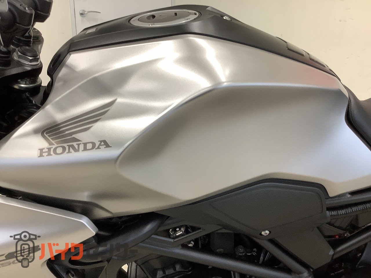 ホンダ CB250R 2019年モデル ビームスマフラー ポジション