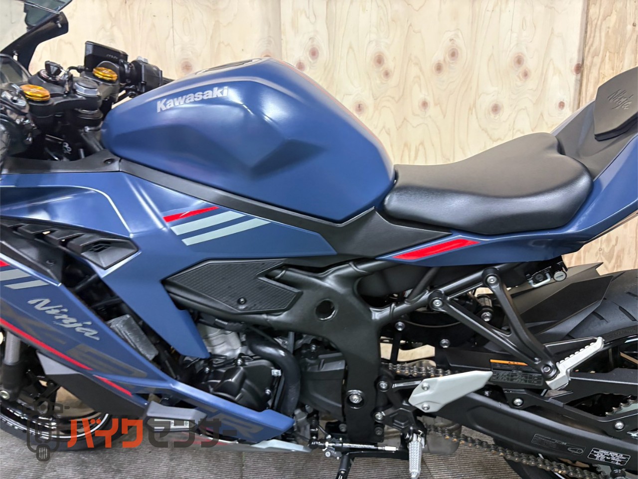 カワサキ Ninja ZX-25R シングルシートカウル レーシングスタンド
