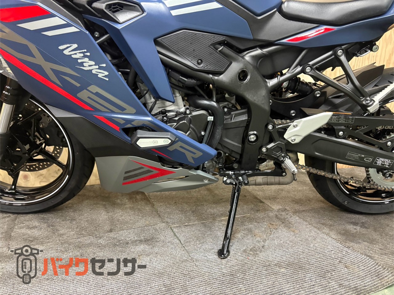 カワサキ Ninja ZX-25R シングルシートカウル レーシングスタンド