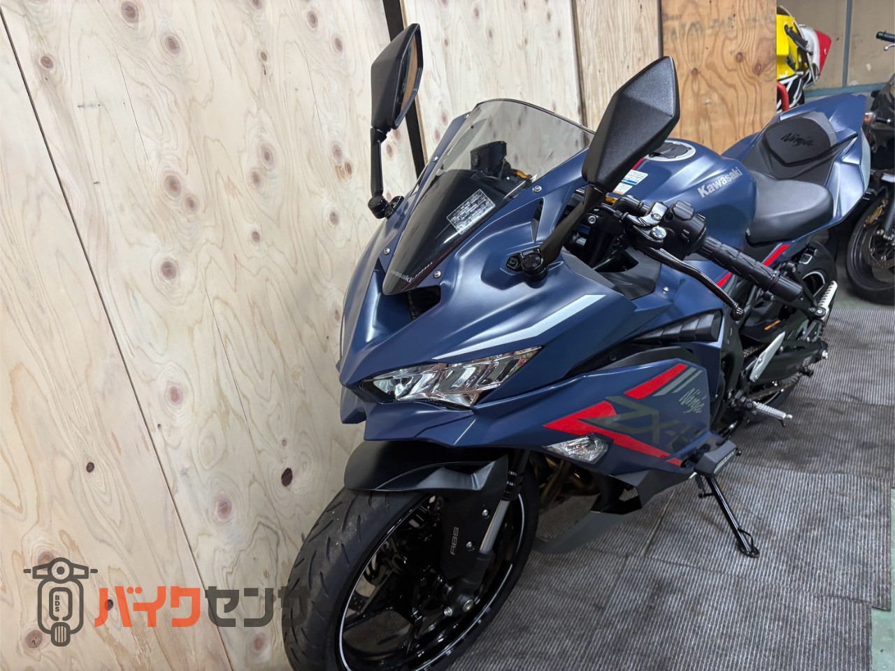 カワサキ Ninja ZX-25R シングルシートカウル レーシングスタンド