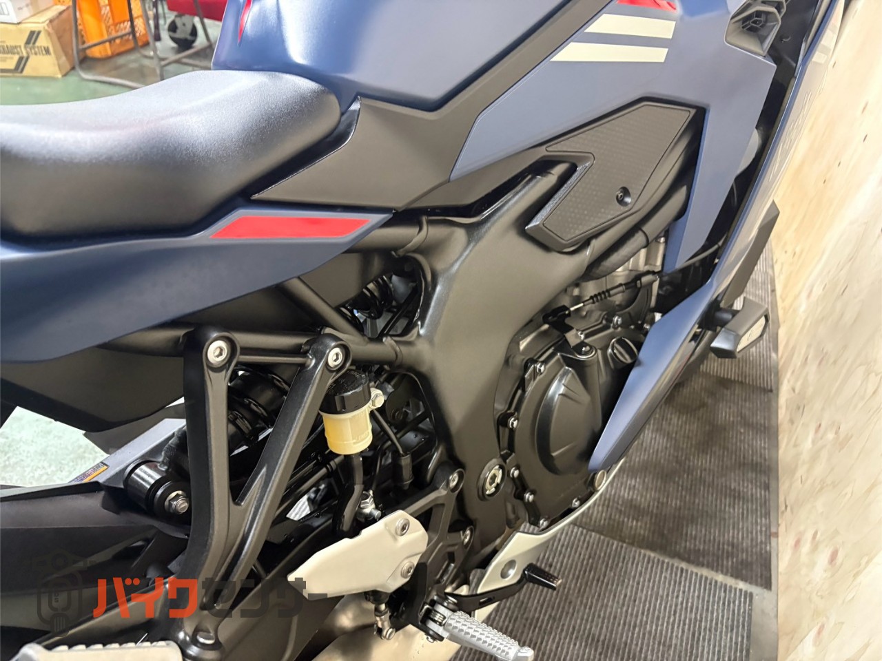 カワサキ Ninja ZX-25R シングルシートカウル レーシングスタンド