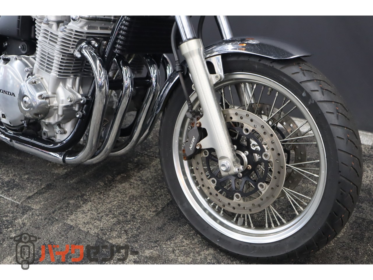 ホンダ CB1100EX 2014モデル 2本出しマフラー、17リットル燃料タンク