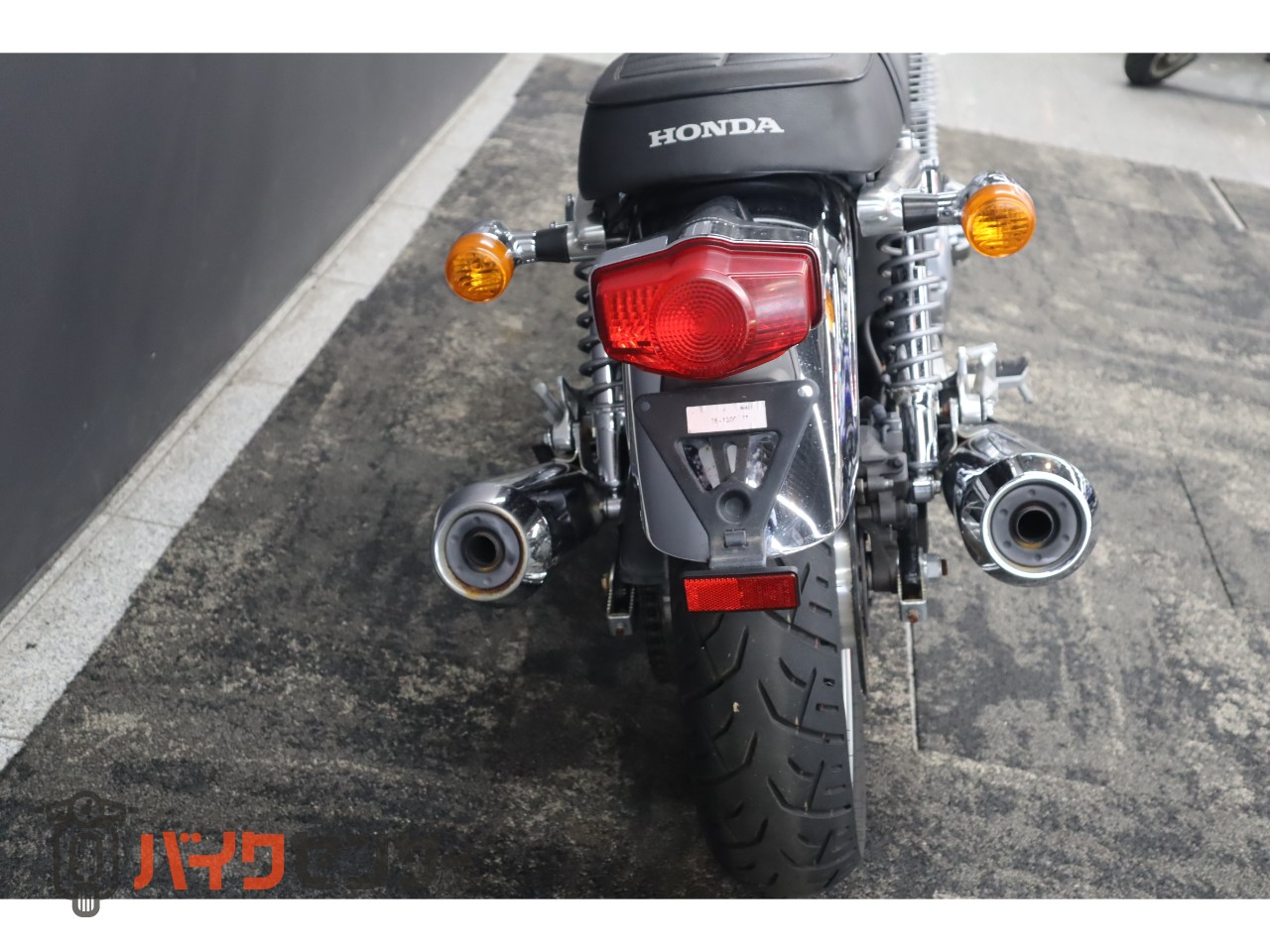 ホンダ CB1100EX 2014モデル 2本出しマフラー、17リットル燃料タンク