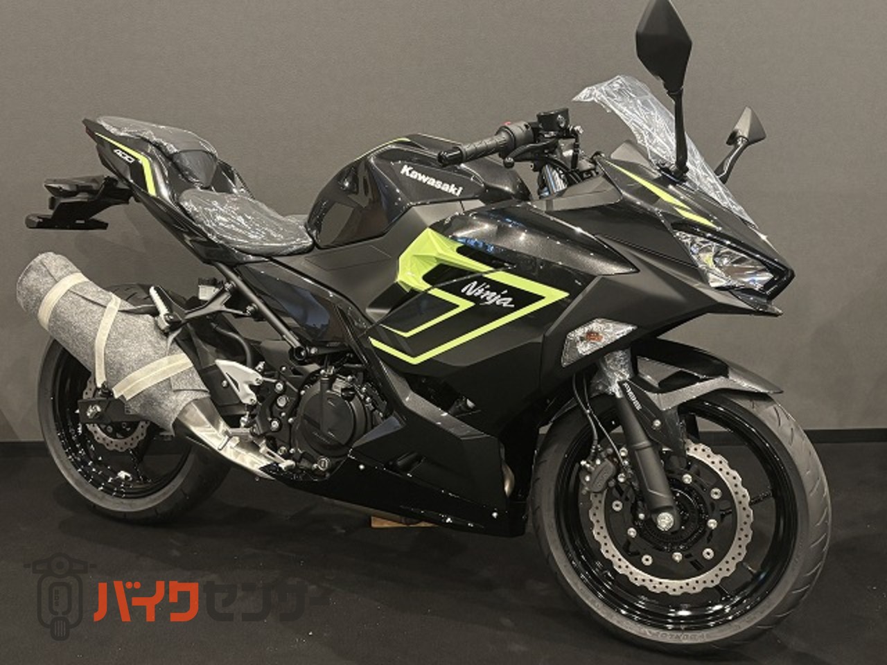 カワサキ Ninja400 2027年モデル メタリックカーボングレー x