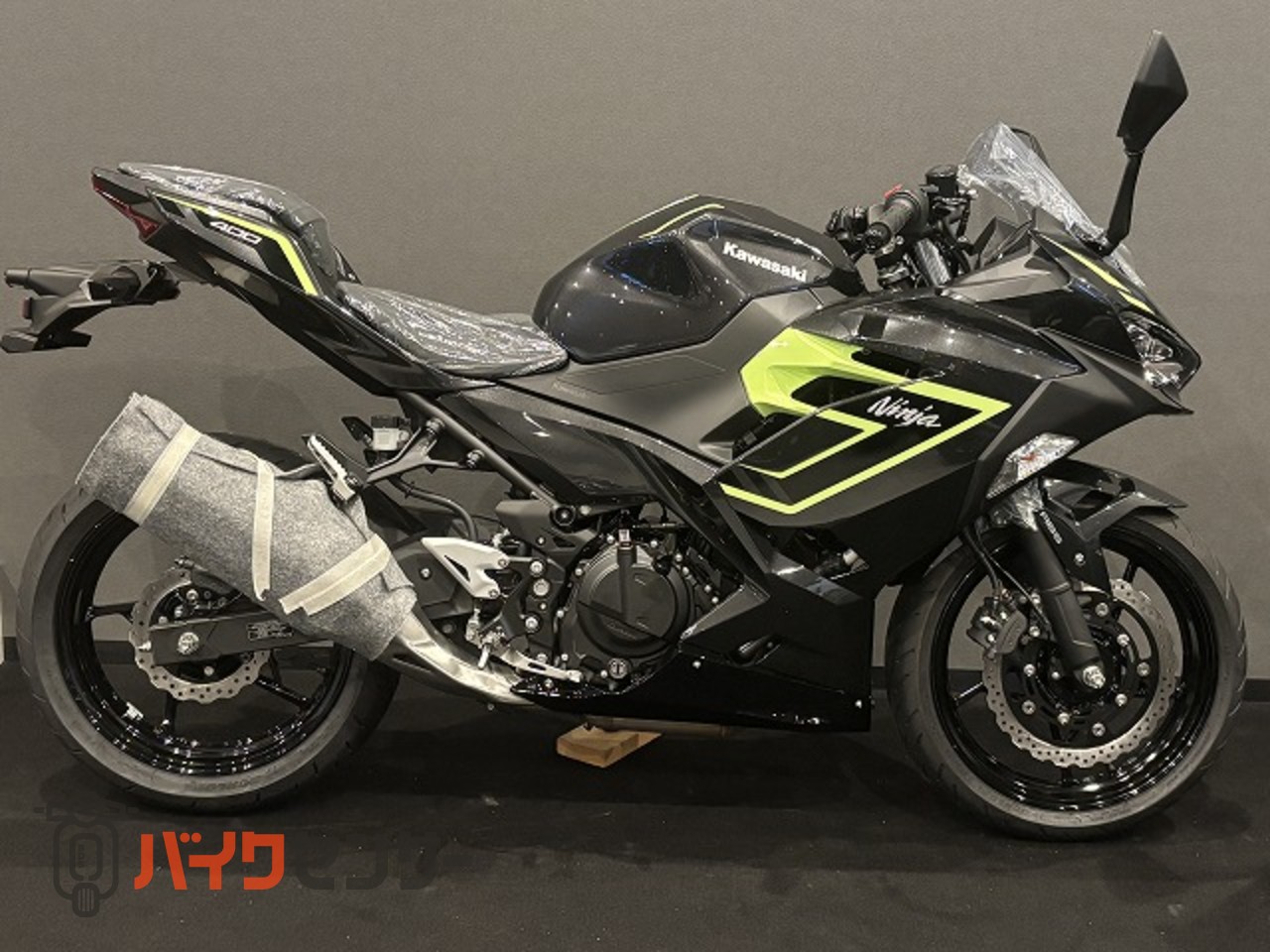 カワサキ Ninja400 2027年モデル メタリックカーボングレー x