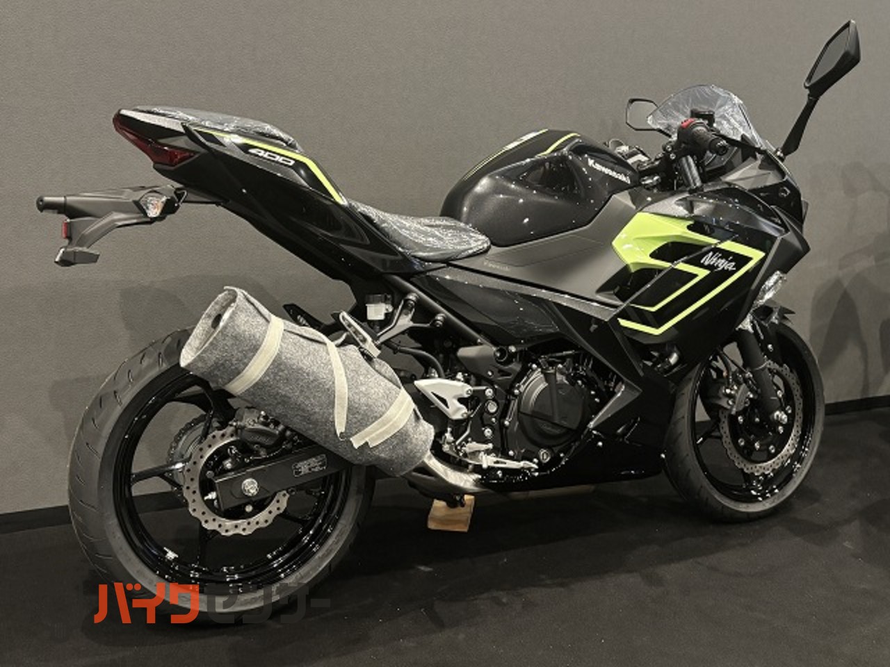 カワサキ Ninja400 2027年モデル メタリックカーボングレー x
