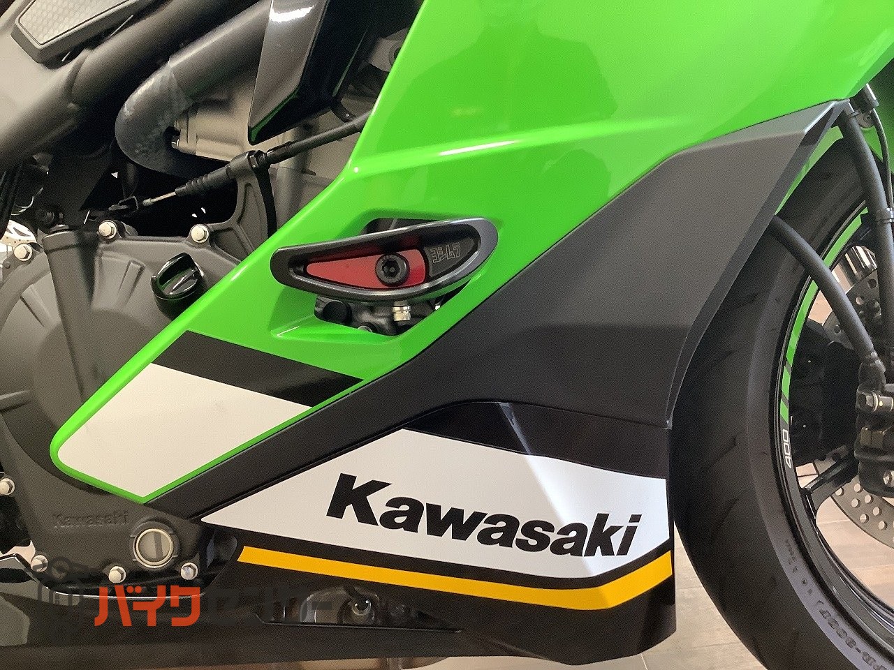 カワサキ ニンジャZX-4RR ABS スクリーン・マルチバー・前後ドラレコ