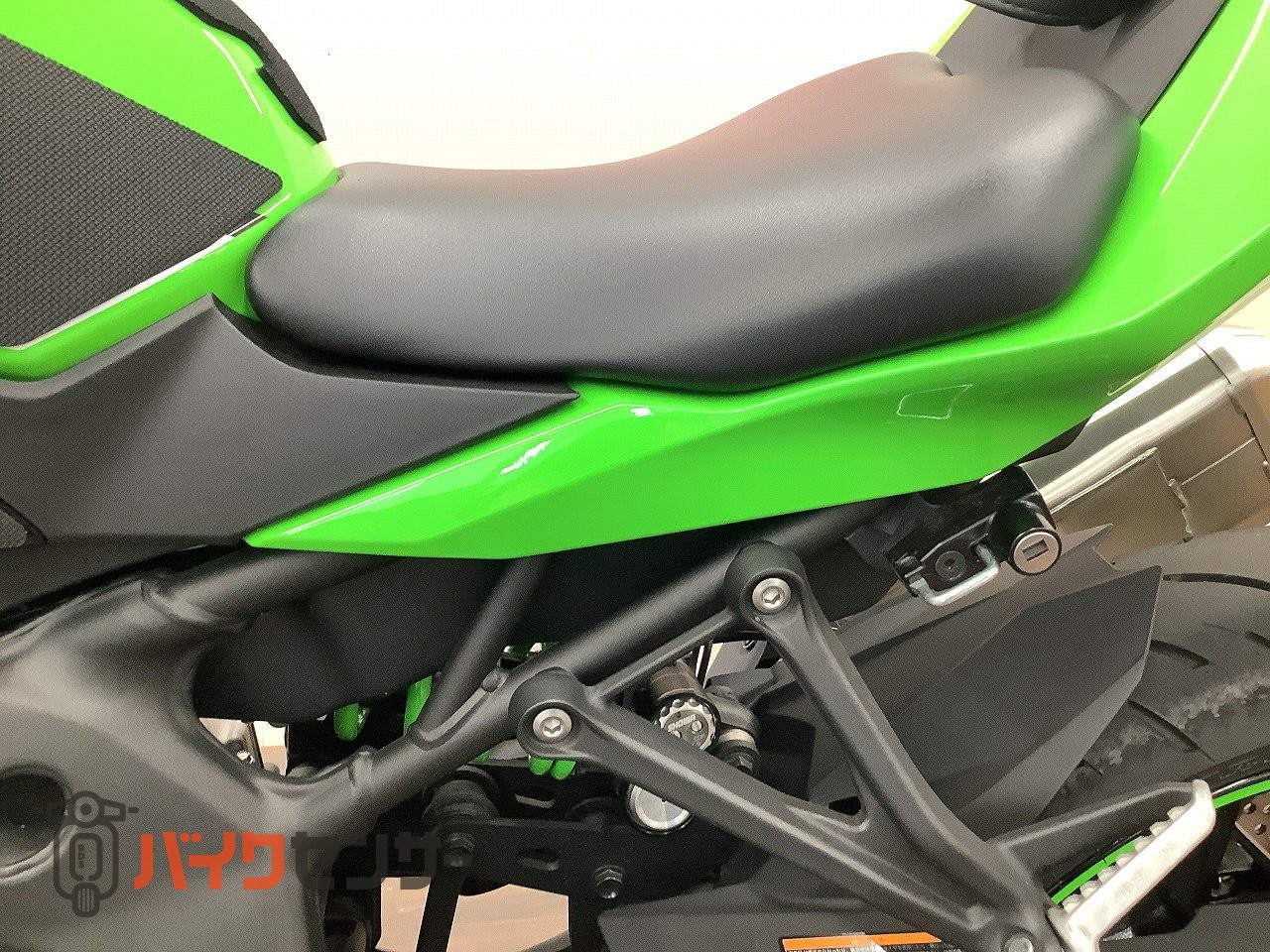 カワサキ ニンジャZX-4RR ABS スクリーン・マルチバー・前後ドラレコ