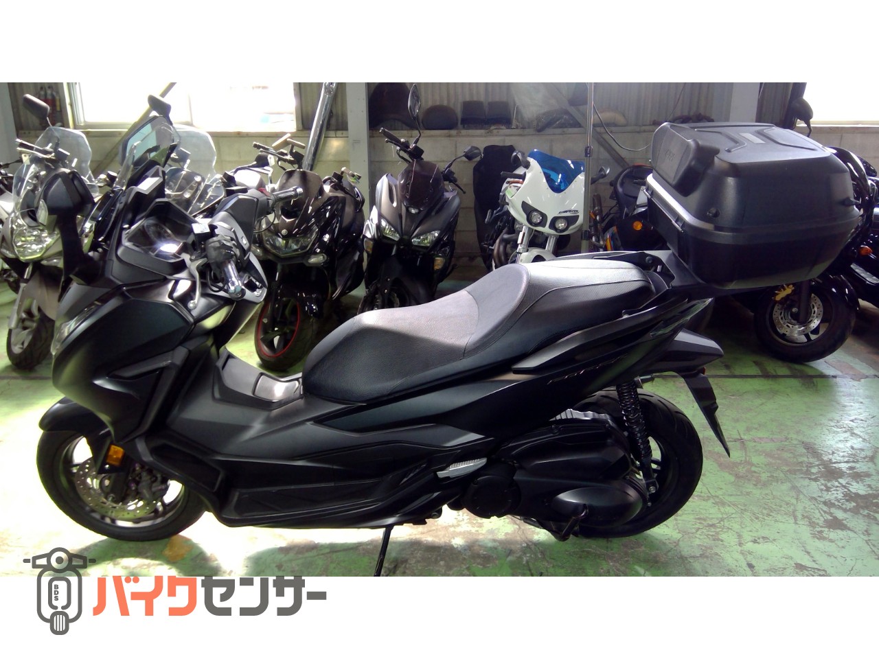 ホンダ フォルツァ MF13 ABS 社外マフラー リアボックス グリップ