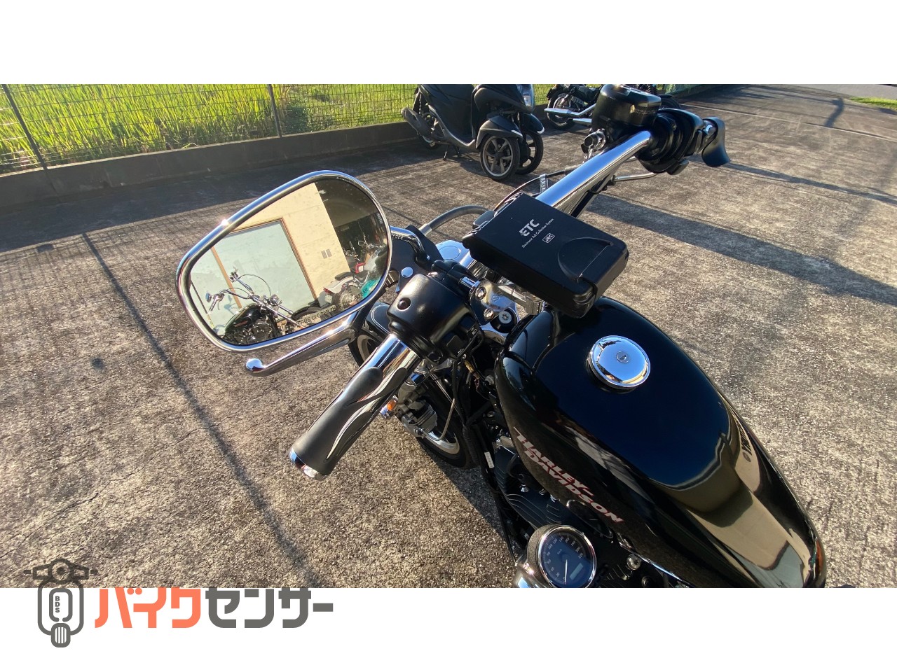 ハーレーダビッドソン　XL1200L 純正タンク　　　 ブラック ハーレーダビッドソン XL1200L ロー 2010年マフラー付き純正タンク12.5