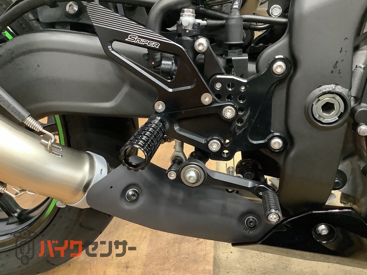 カワサキ ニンジャZX-4RR 2025年モデル トリックスター製マフラー装備