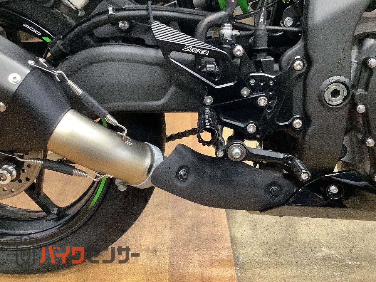 カワサキ ニンジャZX-4RR 2025年モデル トリックスター製マフラー装備