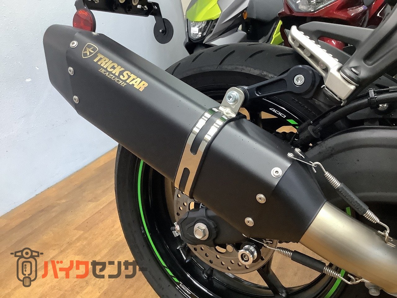 カワサキ ニンジャZX-4RR 2025年モデル トリックスター製マフラー装備
