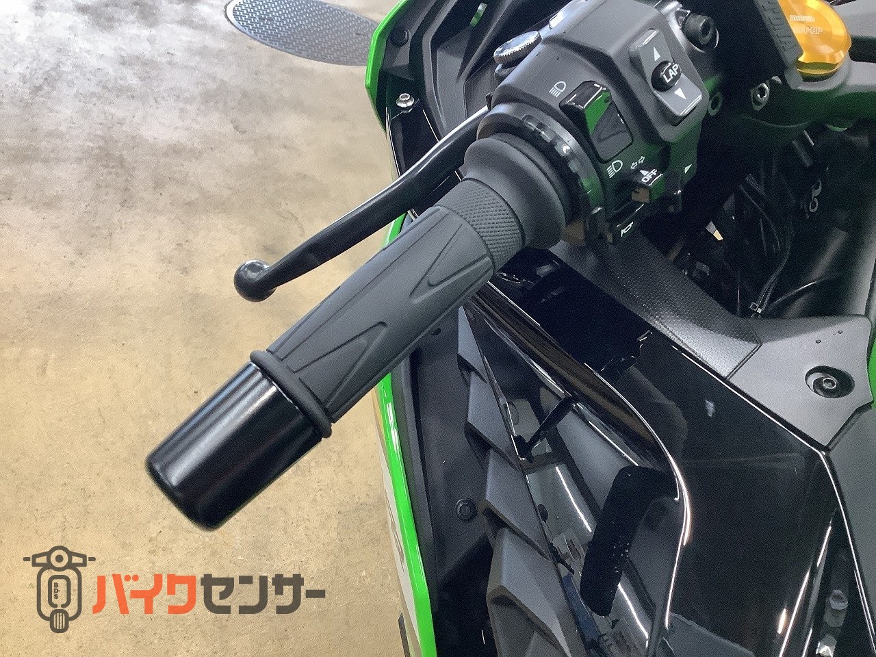 ヒデ様用　2口目 カワサキ ニンジャZX-4RR 2025年モデル トリックスター製マフラー装備