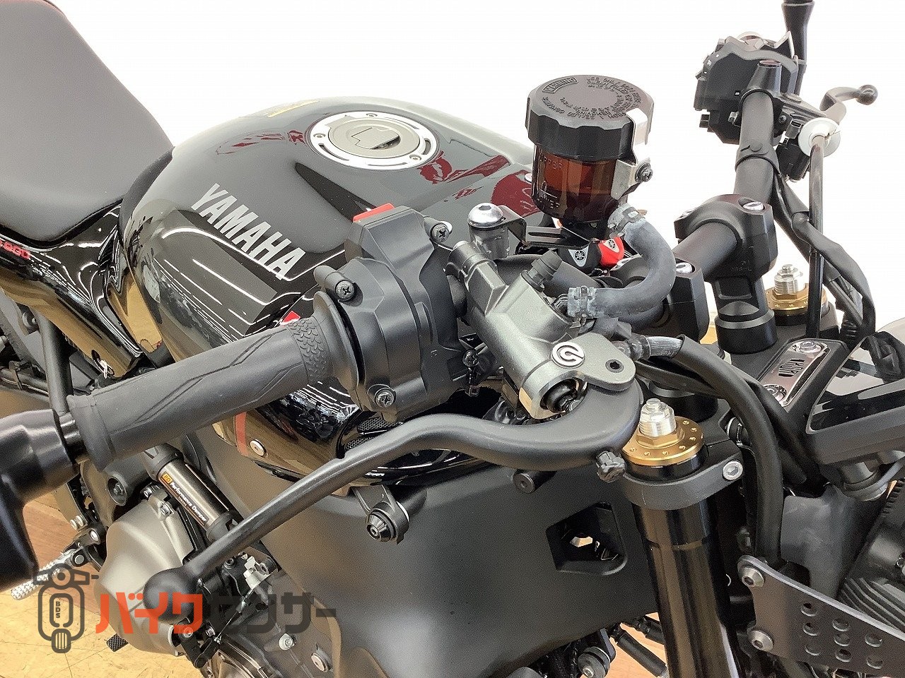 ヤマハ XSR900 2022年モデルパフォーマンスダンパー装備