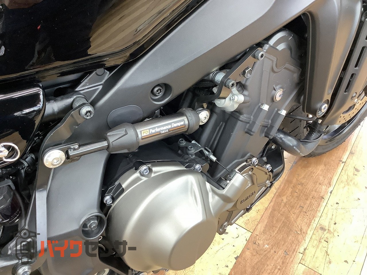 ヤマハ XSR900 2022年モデルパフォーマンスダンパー装備