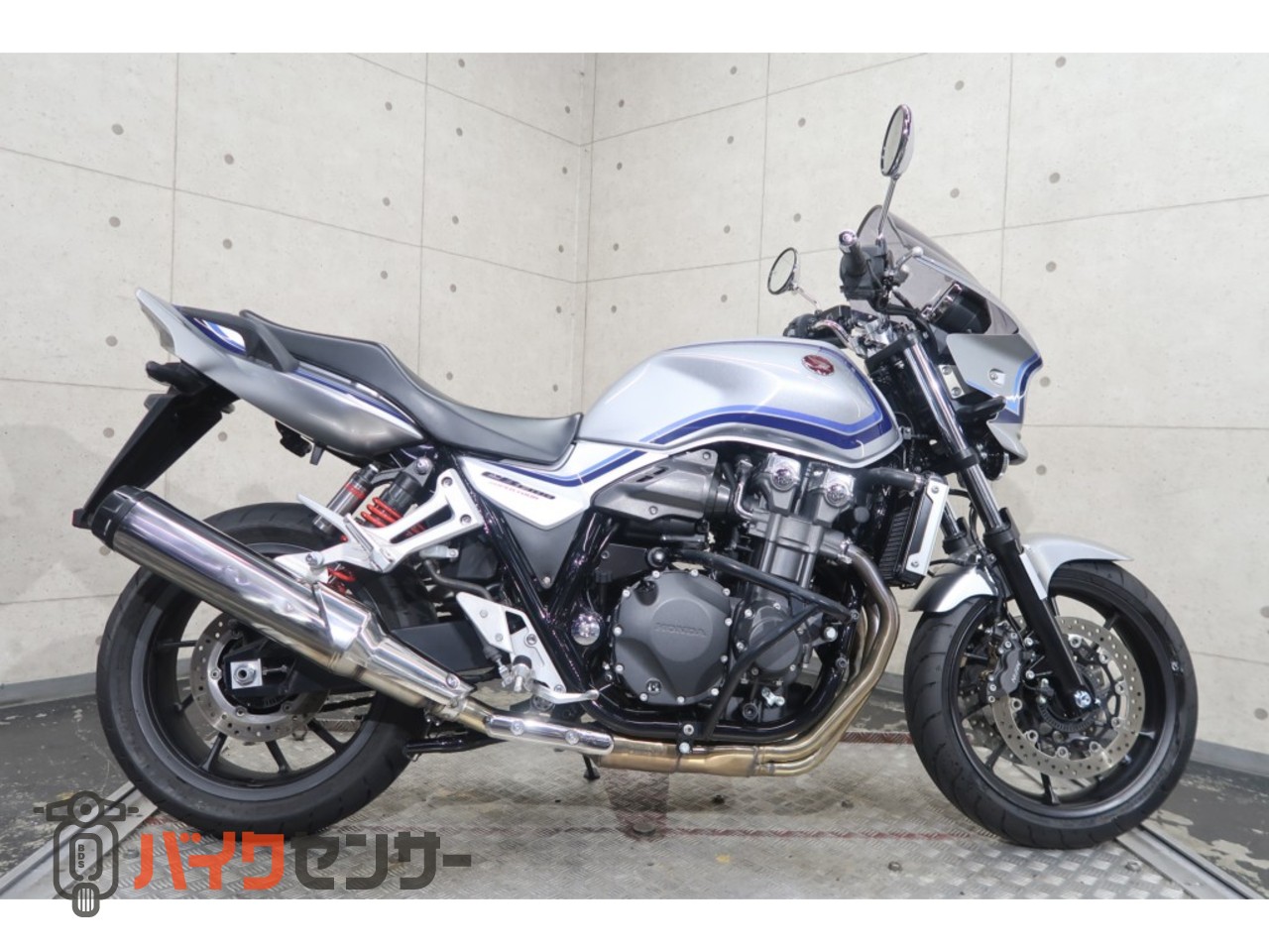 ホンダ CB1300 SUPER FOUR SC54 2023年モデル ビキニカウル エンジン