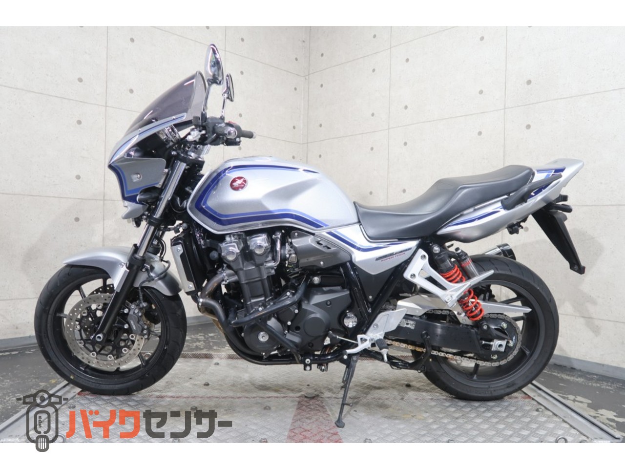 ホンダ CB1300 SUPER FOUR SC54 2023年モデル ビキニカウル エンジン