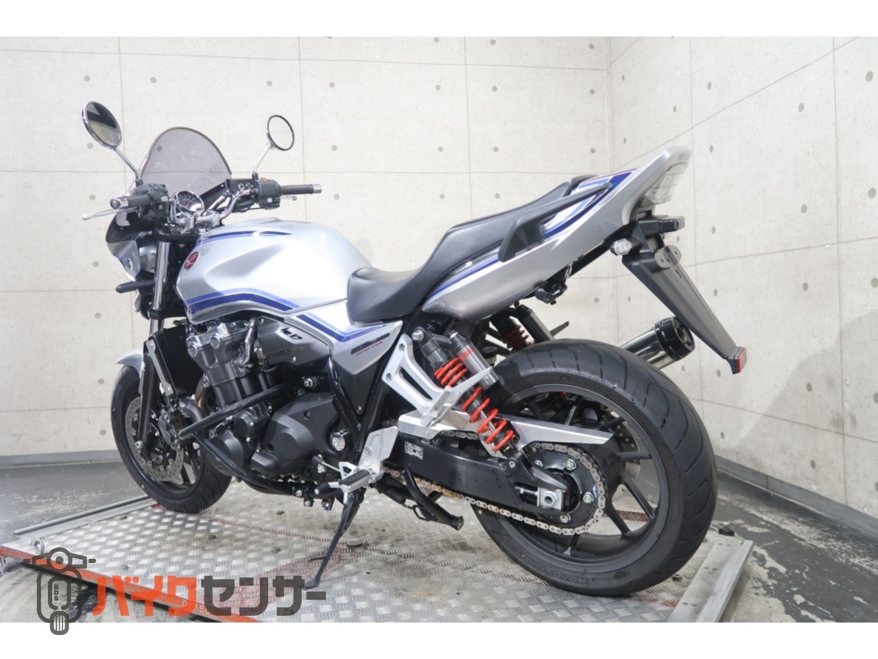 ホンダ CB1300 SUPER FOUR SC54 2023年モデル ビキニカウル エンジン