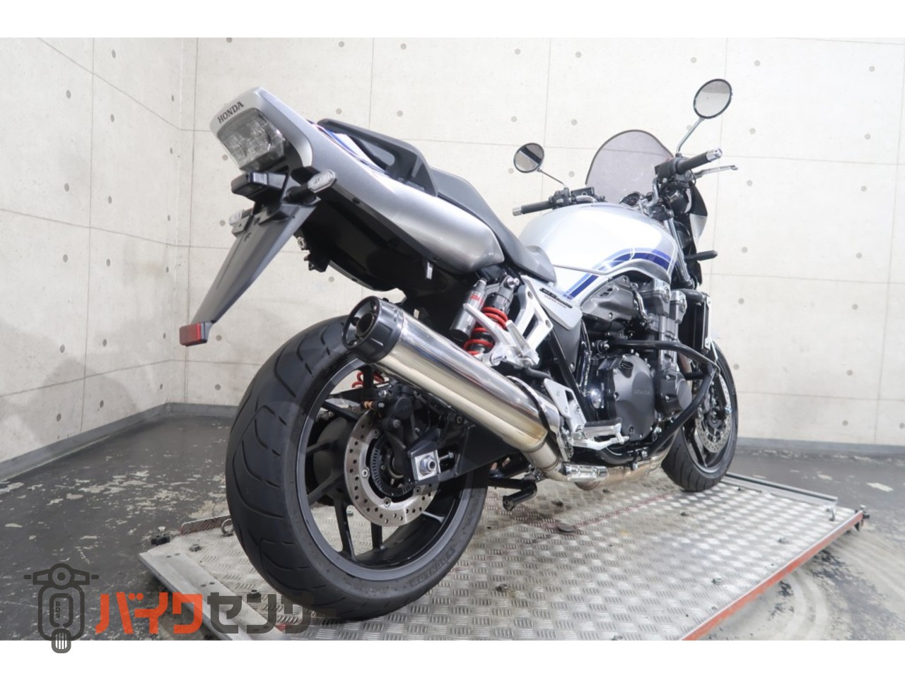 ホンダ CB1300 SUPER FOUR SC54 2023年モデル ビキニカウル エンジン