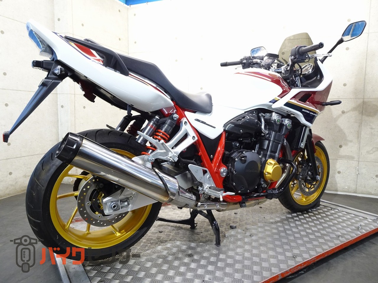 CB1300SC54 ホンダ純正ステップ左右ボルト他新車外し美品cb1300 ホンダ CB1300 SUPER ボルドール SC54 2021年モデル ABS