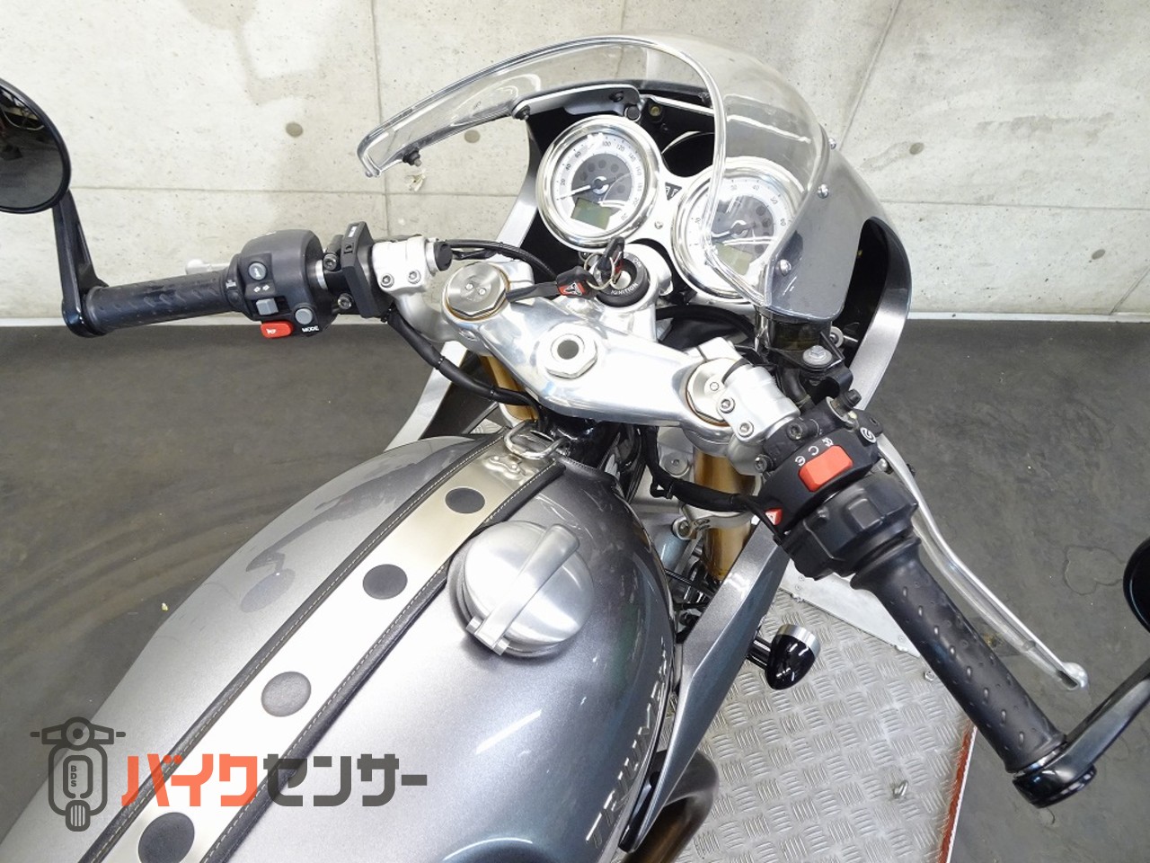 トライアンフ スラクストン1200R HJ1200 ABS 2016年
