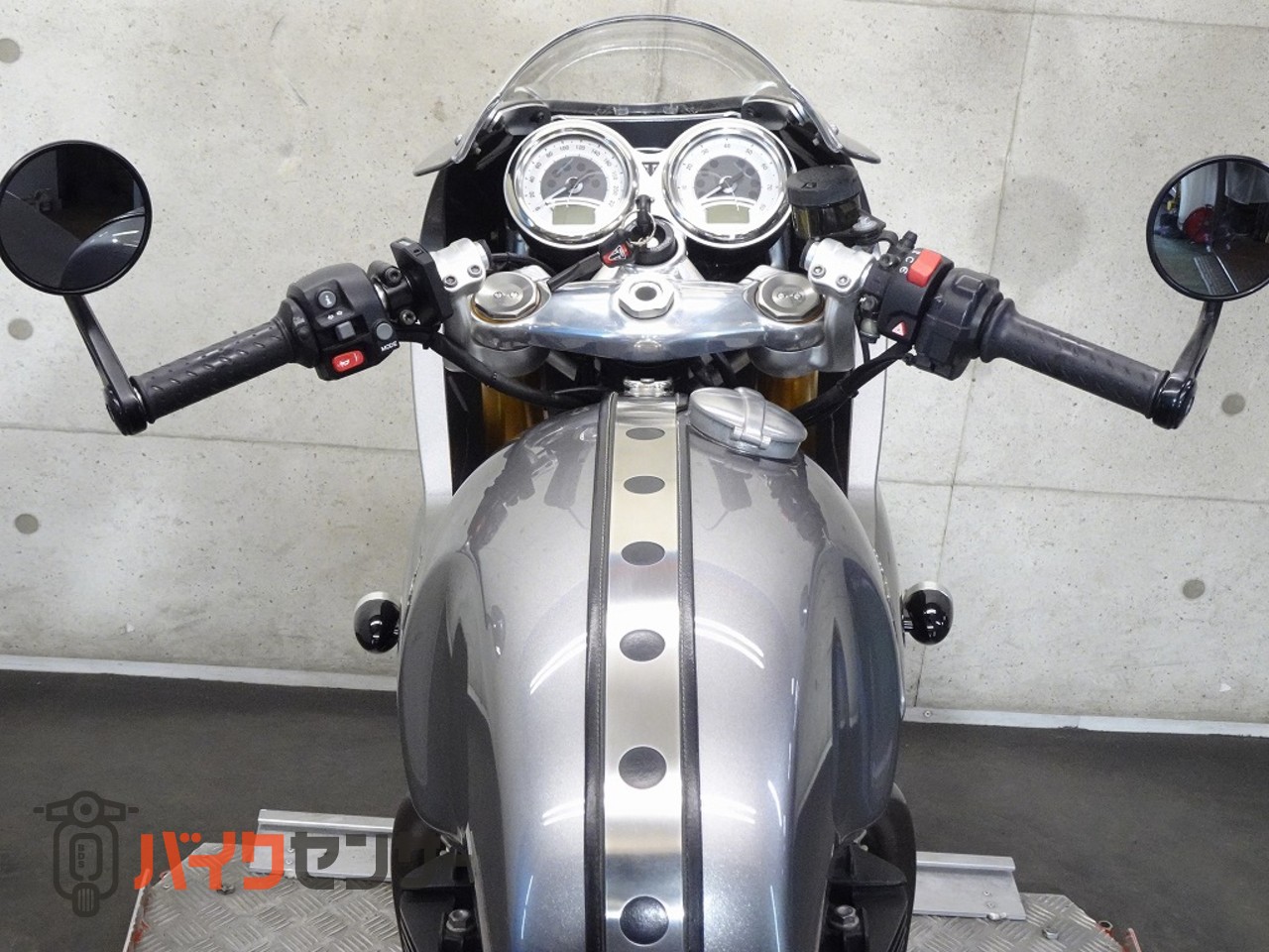 トライアンフ スラクストン1200R HJ1200 ABS 2016年