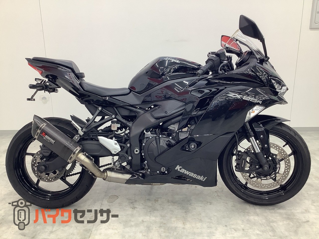 カワサキ Ninja ZX-25R 2022年モデル アクラポマフラー装備