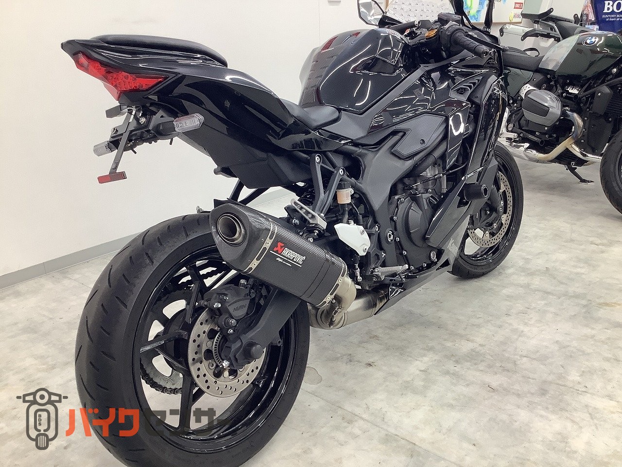 カワサキ Ninja ZX-25R 2022年モデル アクラポマフラー装備