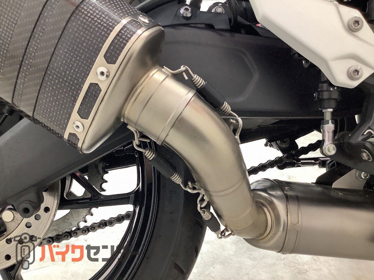 カワサキ Ninja ZX-25R 2022年モデル アクラポマフラー装備
