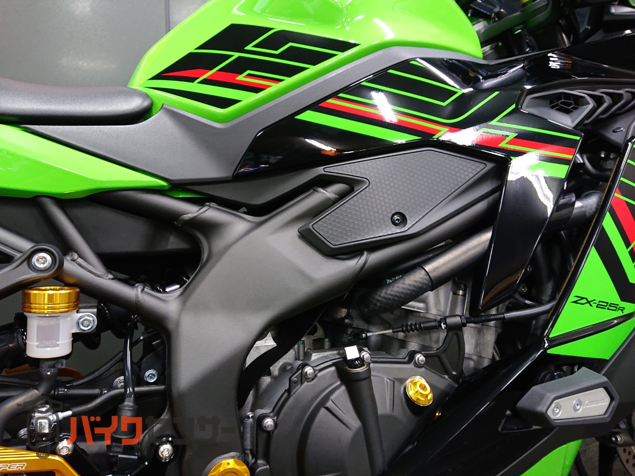 カワサキ Ninja ZX-25R SE ABS バックステップ シングルシート