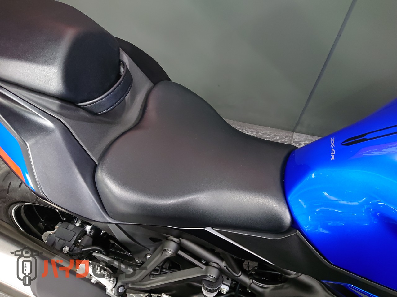 カワサキ Ninja ZX-4R SE ABS ETC2．0 マルチバー USB電源