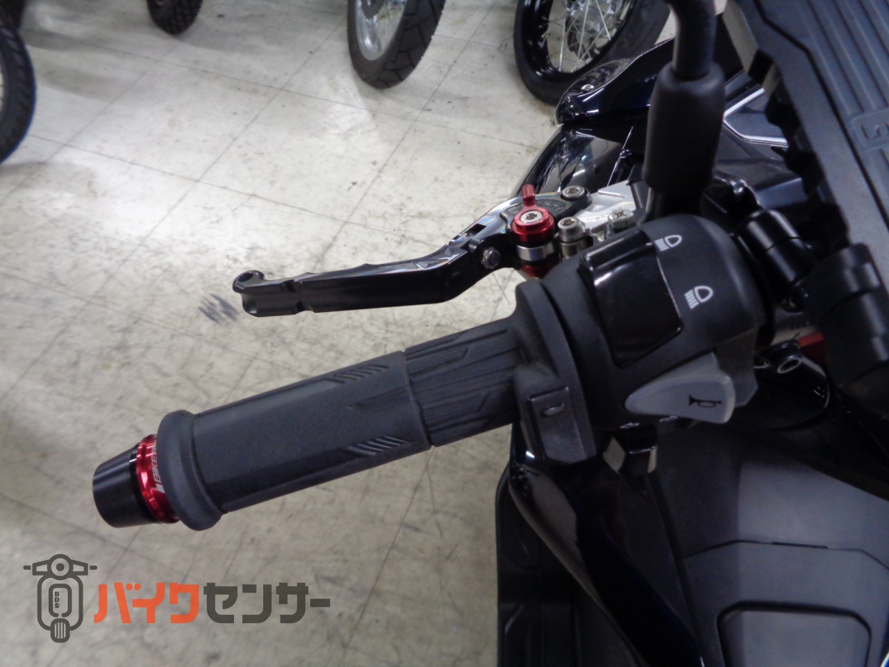 ホンダ PCX125 JF81 ハンドル・マフラー・リアショックカスタム