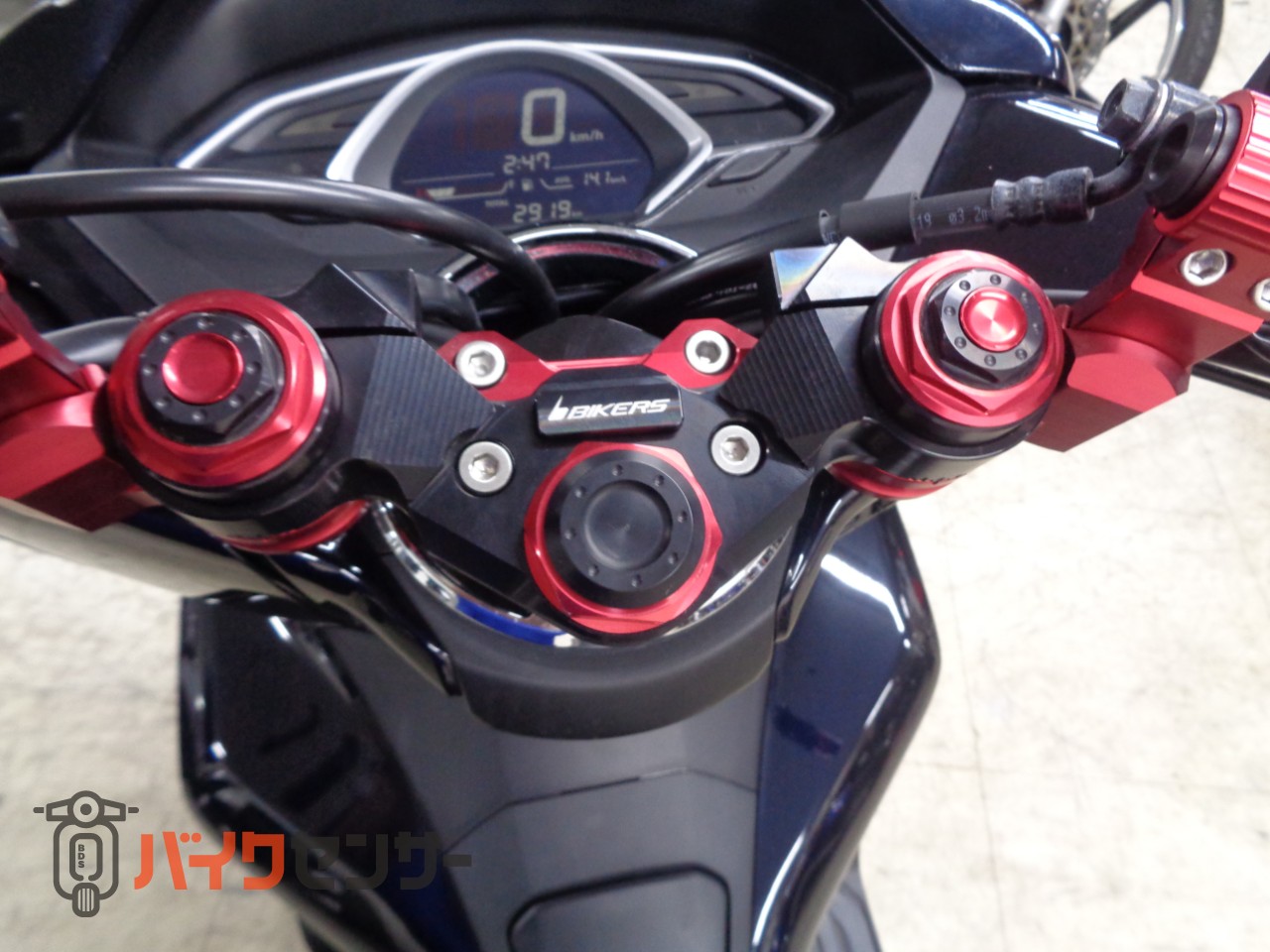 ホンダ PCX125 JF81 ハンドル・マフラー・リアショックカスタム