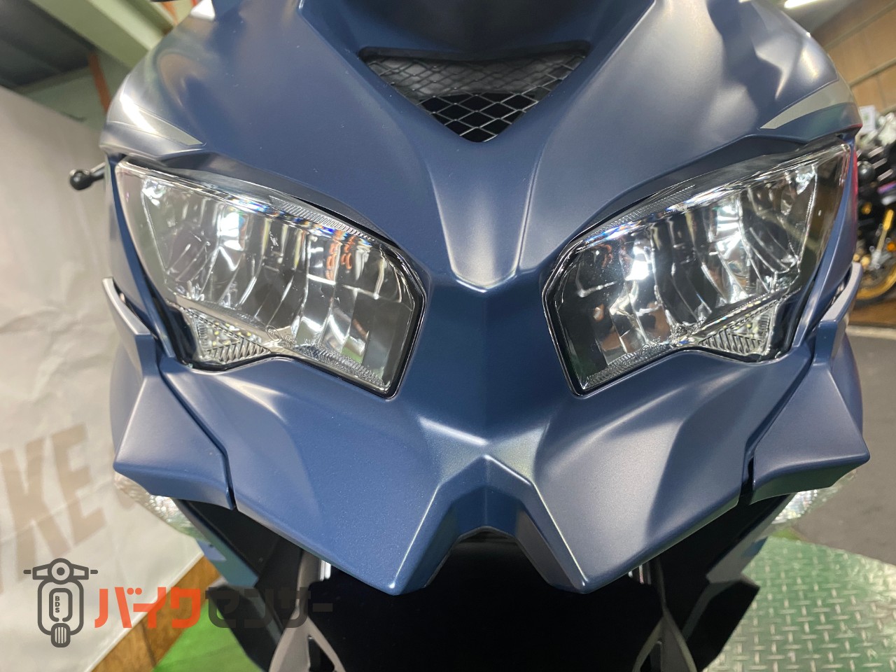 カワサキ Ninja ZX-25R SE 2022年式モデル 前後ドライブレコーダー
