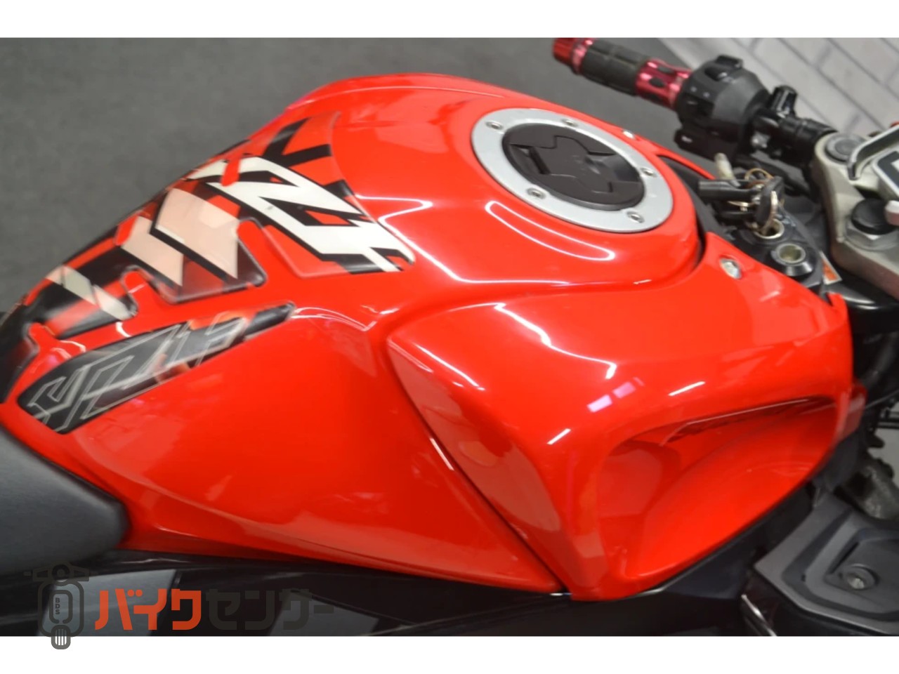 GSX-R125 タンク 赤 新品未使用 スズキ GSX-R125 B711235| BDSバイクセンサー