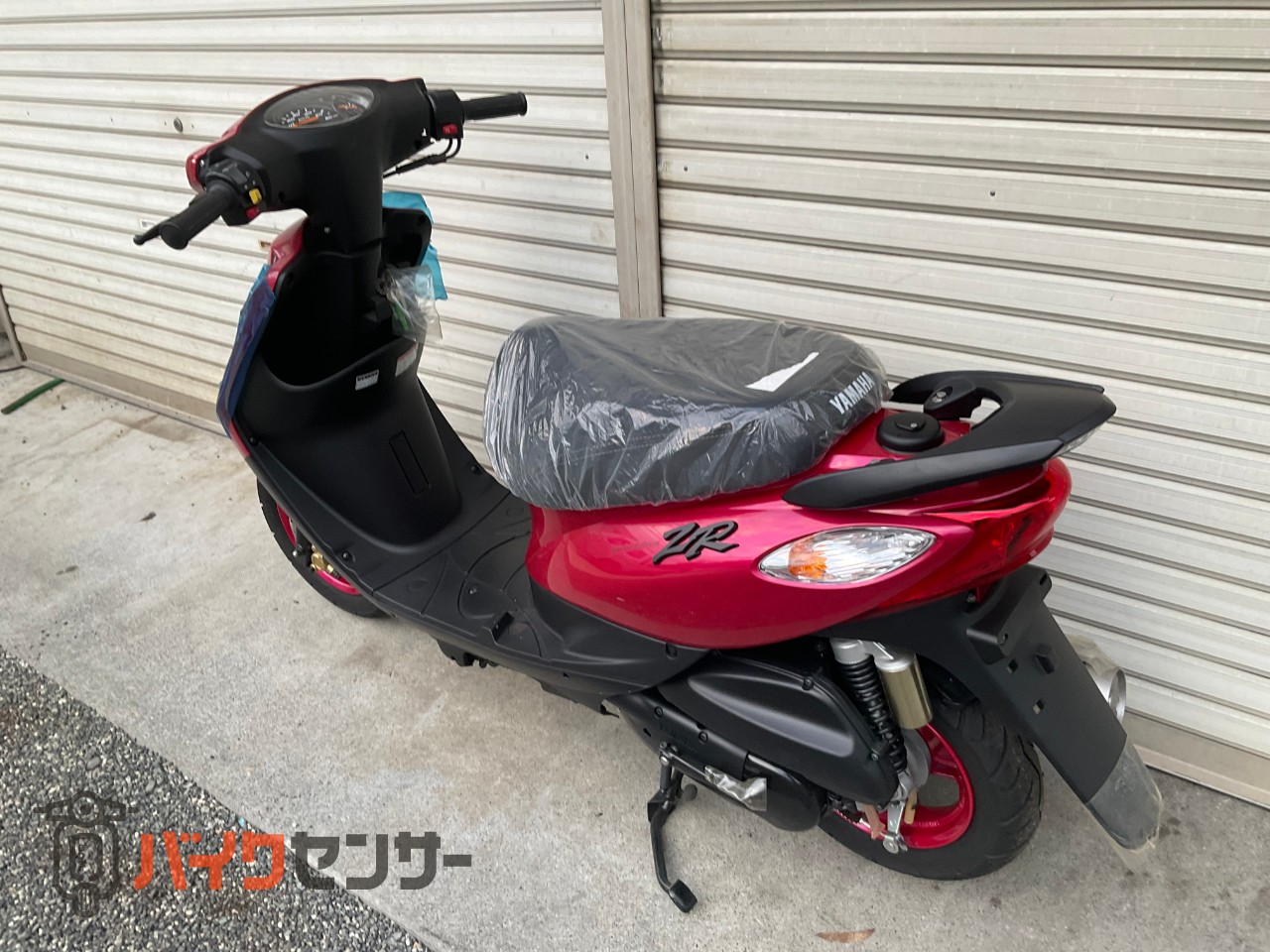 Yamaha スクーター 黒・赤 ダイヤモンドシート ヤマハ JOG ZR 新車 スペシャル エディション B711857| BDSバイクセンサー