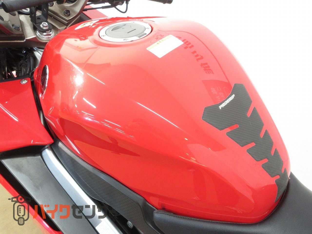 ホンダ VFR800F／ABS／RC79型／TSR製マフラー／マルチバー／エンジン