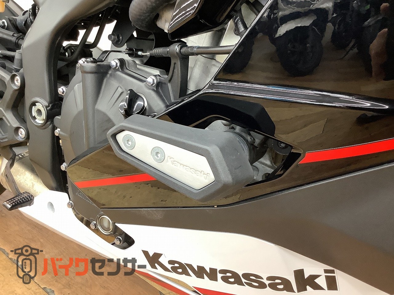 カワサキ ZX－25R SE アクラポヴィッチサイレンサー OVER