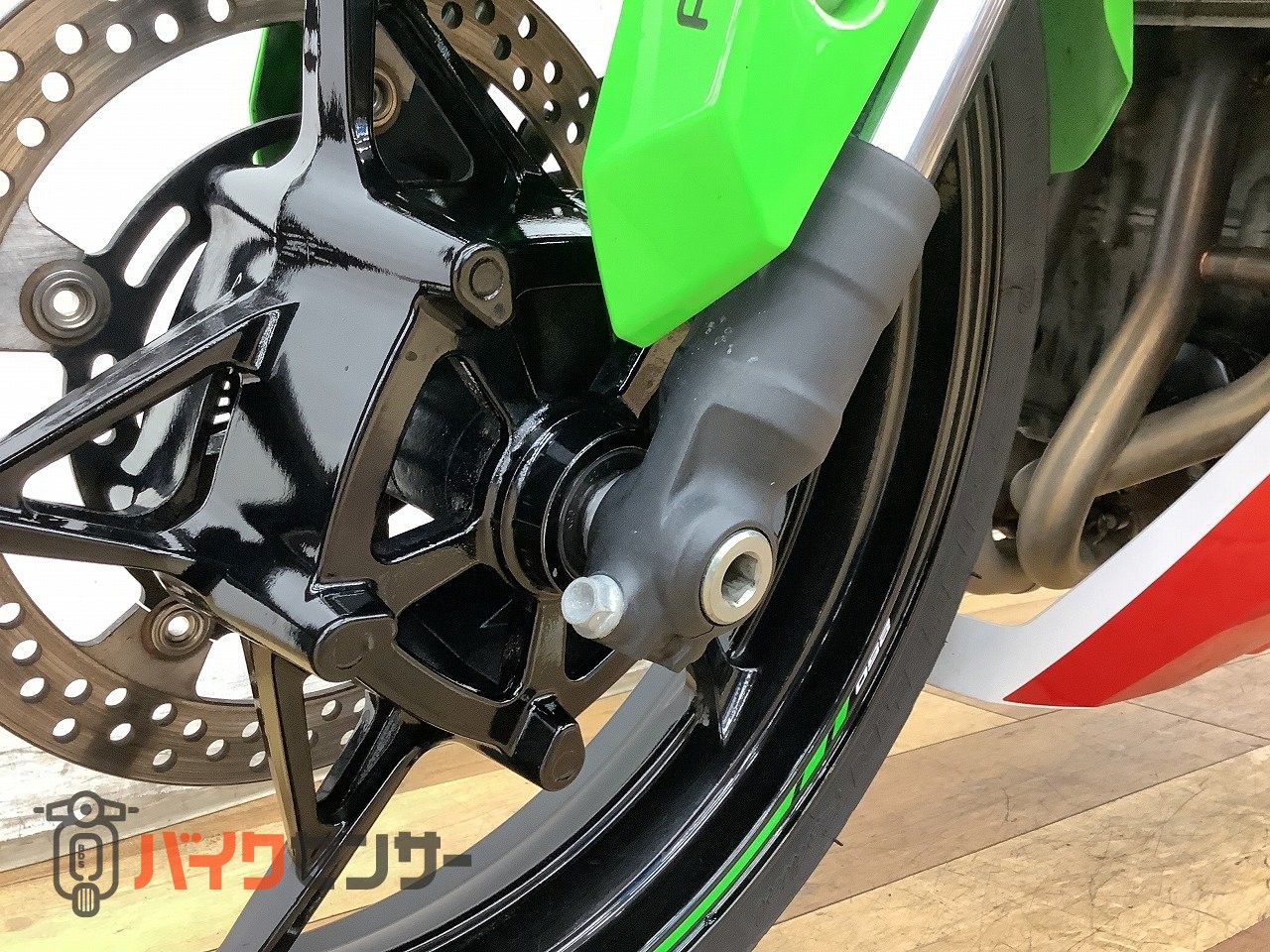 カワサキ ZX－25R SE アクラポヴィッチサイレンサー OVER