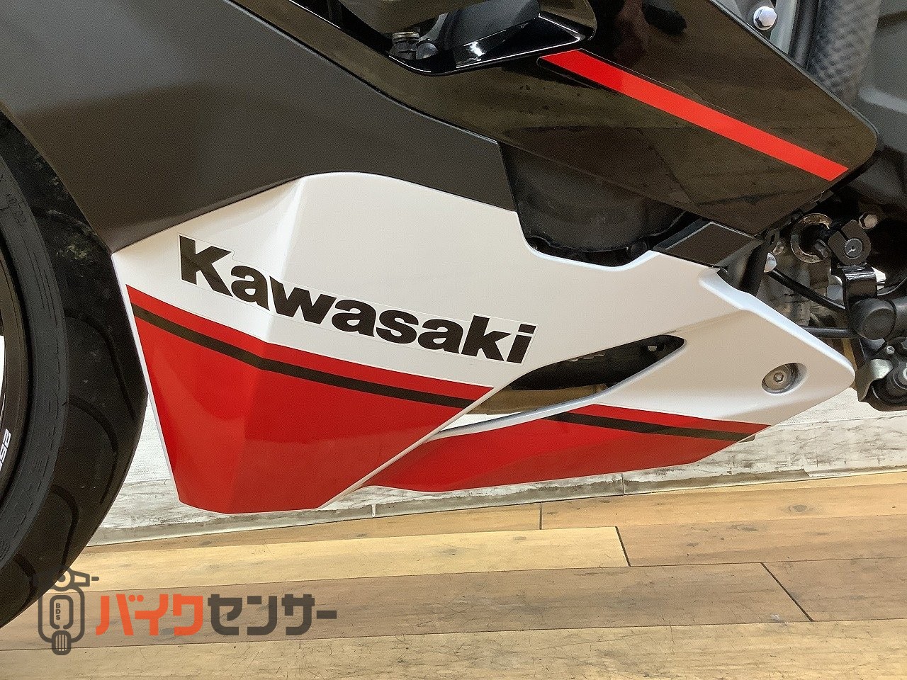 カワサキ ZX－25R SE アクラポヴィッチサイレンサー OVER