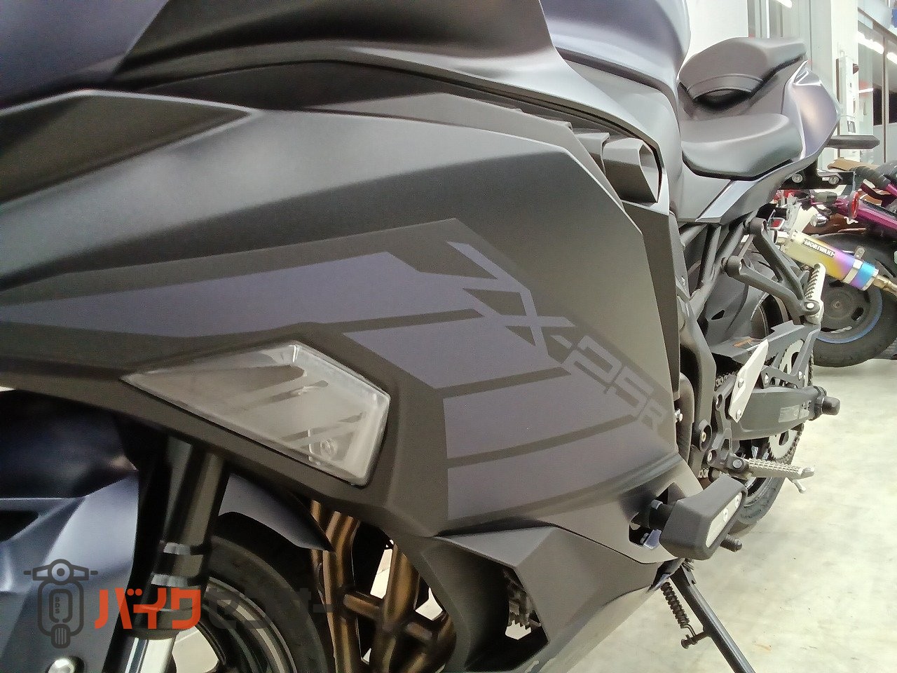 カワサキ Ninja ZX-25R SE 2025年モデル ノーマルマフラー マルチバー