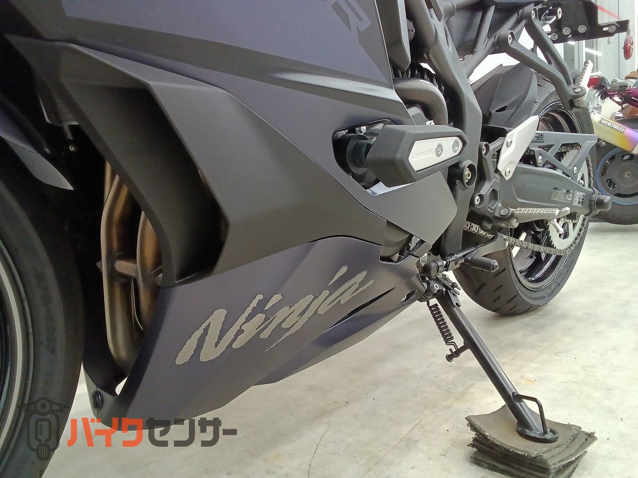 カワサキ Ninja ZX-25R SE 2025年モデル ノーマルマフラー マルチバー