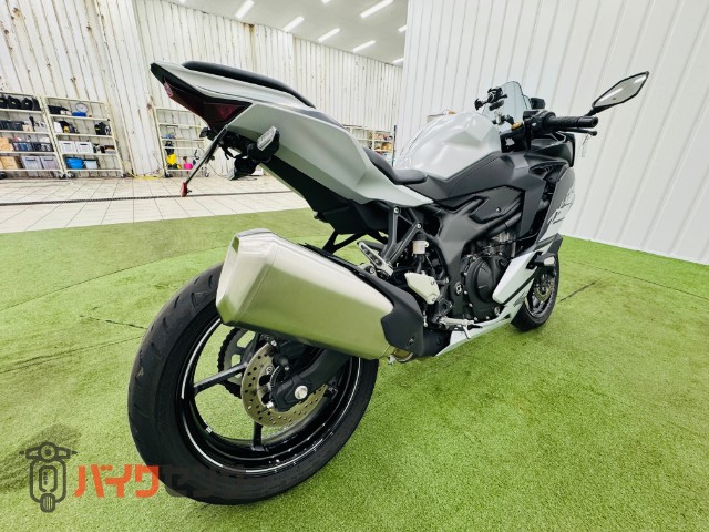 Ninja ZX-4R SE エンジンガード マウントステー スマホホルダー ヒール