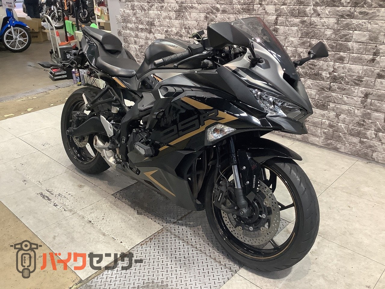 カワサキ Ninja ZX-25R SE ABS USB電源 マルチバー エンジンスライダー