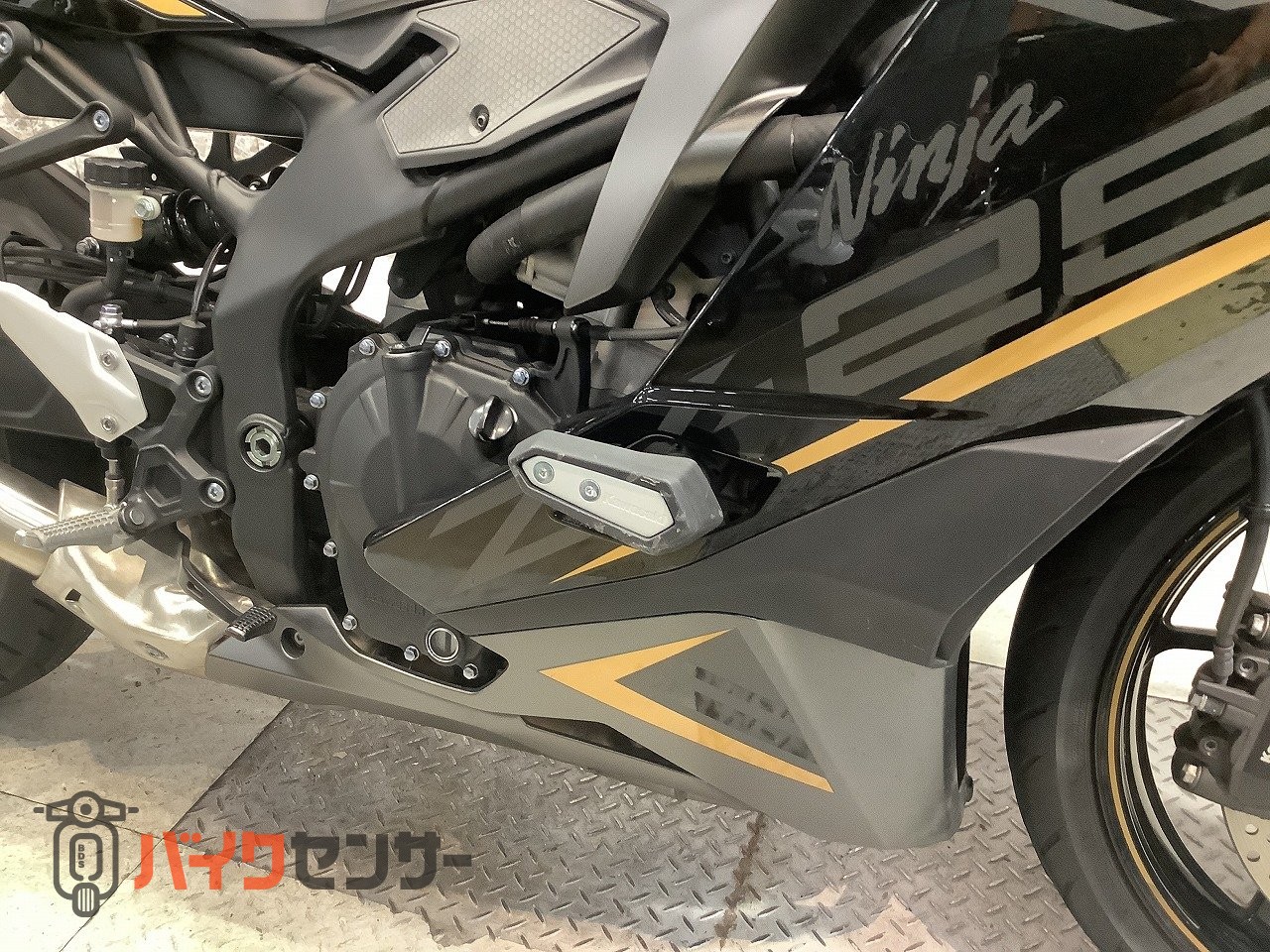 カワサキ Ninja ZX-25R SE ABS USB電源 マルチバー エンジンスライダー